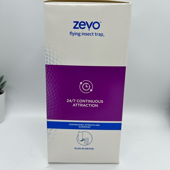 ZEVO Flying Insect Trap Plug In Device New NIB - Picture 6 of 7